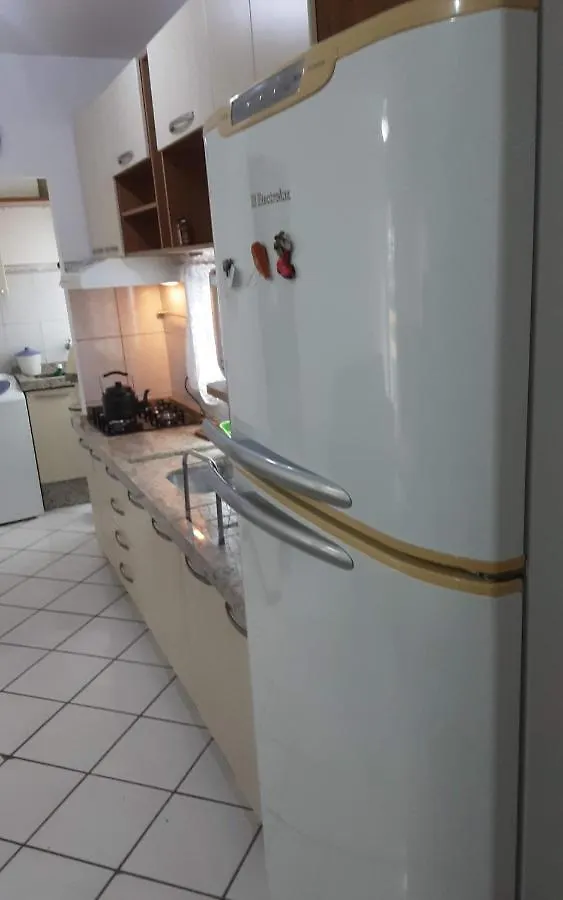 Residencial Costumes Brasileiras Canario Bombinhas Apartment